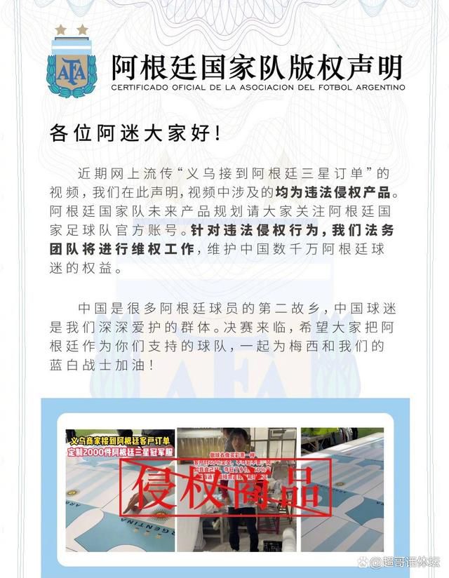 主裁判看完VAR后判罚点球。